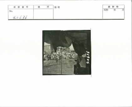 河岸表演与帐篷建筑群.jpg