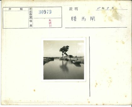 河滨小船与孤屋远树.jpg