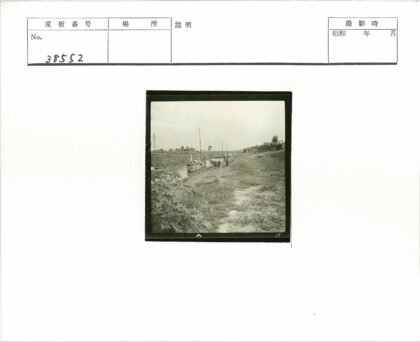 河滨小路拉车人景色.jpg
