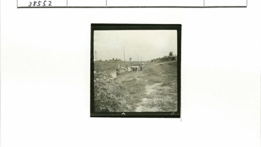 河滨小路拉车人景色.jpg