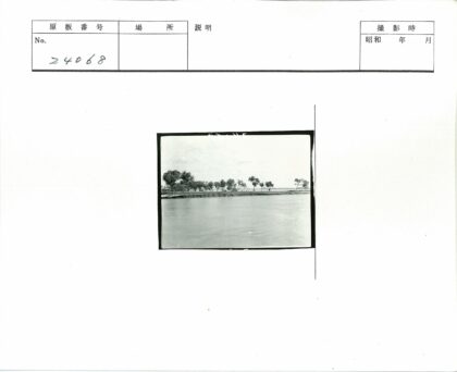 河滨树影静水远山.jpg