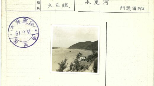 河畔行人山水风光.jpg