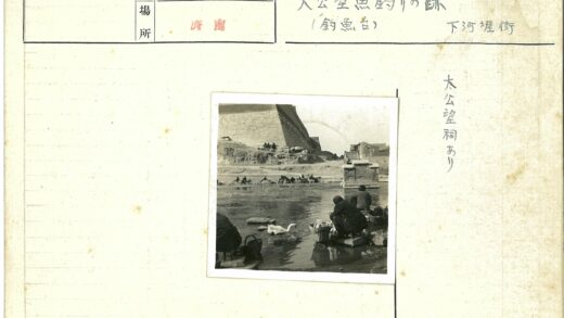 河边人与天鹅古建筑风景.jpg