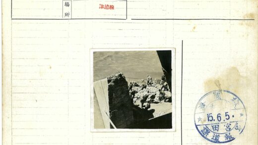 河边工人搬运石头建筑.jpg