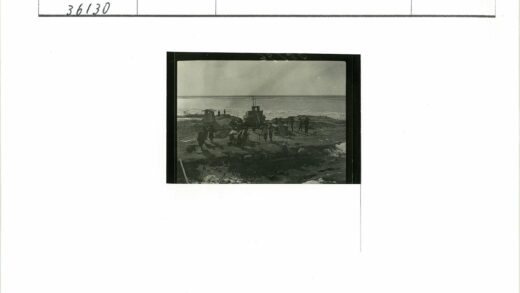 河边户外工作场景.jpg