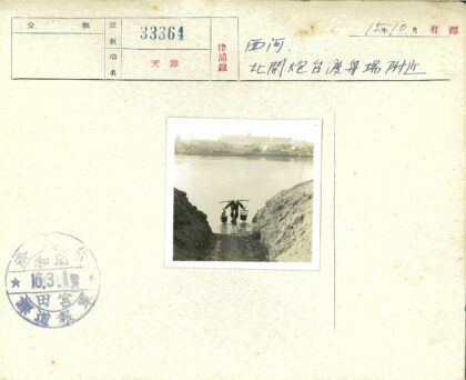 河边挑水工的工业背影.jpg