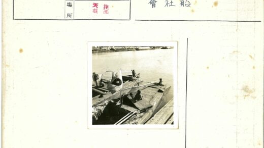 河边木船与孩子的圆形挂布.jpg