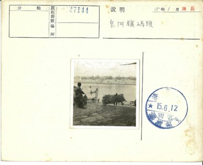 河边村民与船只生活场景.jpg