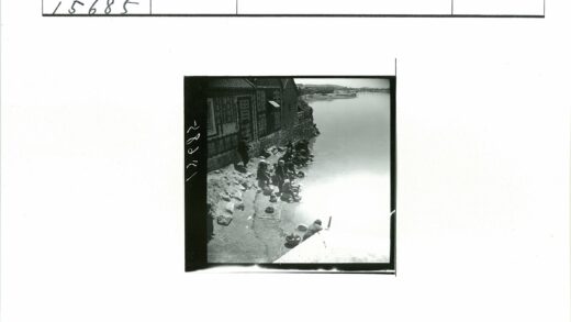 河边洗衣生活场景.jpg