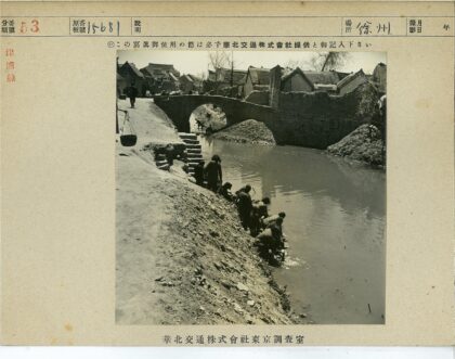 河边洗衣的传统生活场景.jpg