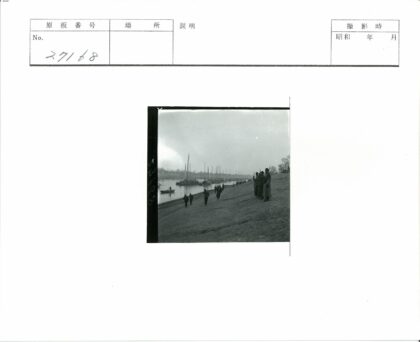 河边漫步与帆船风光.jpg