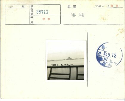 河边牛车与传统建筑.jpg