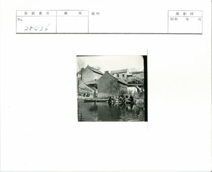 河边生活与砖房建筑.jpg