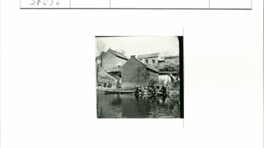 河边生活与砖房建筑.jpg