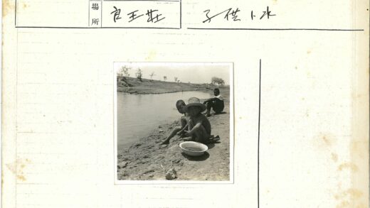 河边男孩与泥泞碗.jpg