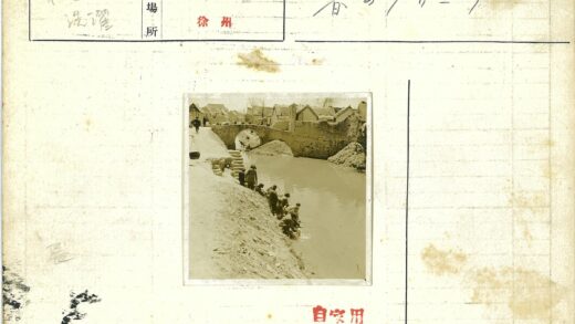 河边石桥与民居风光.jpg