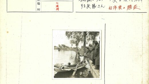 河边码头传递物品.jpg