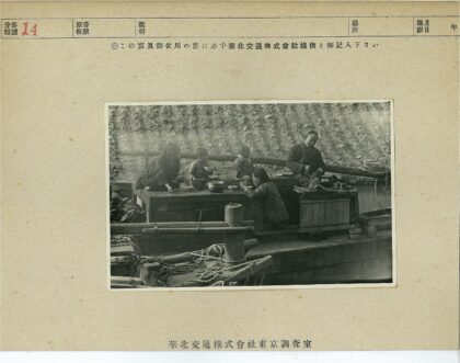 河边船上共享餐聚.jpg