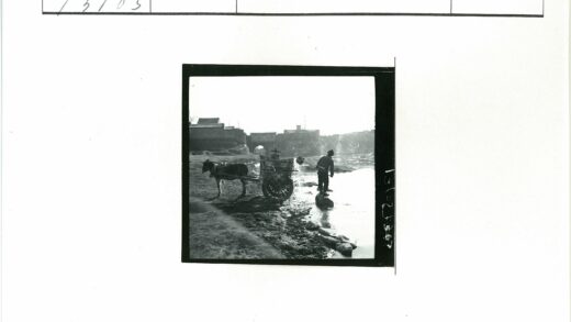 河边马车与城墙城市.jpg