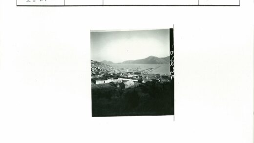 沿海岩石小镇码头风光.jpg