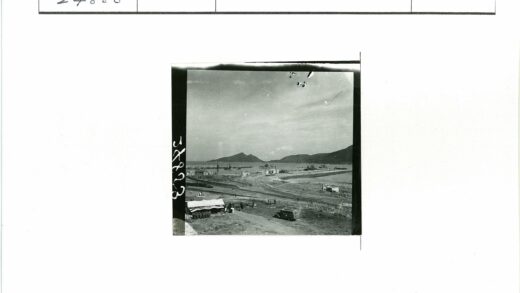 沿海建筑道路铁路山水人聚集.jpg