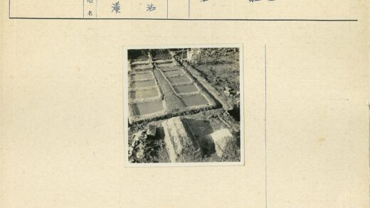 泥泞水坑与散落物件实景.jpg
