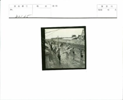 泥泞街道游行历史纪实.jpg