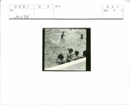 泳池休闲时光泳装照.jpg