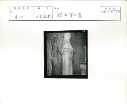 洞穴内古代石像特写.jpg