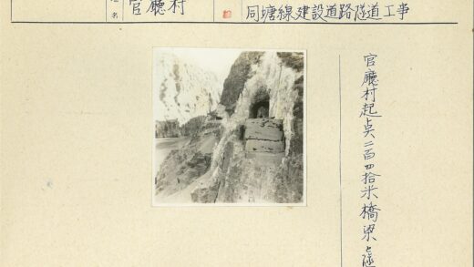 洞穴探险者与巨石景观.jpg