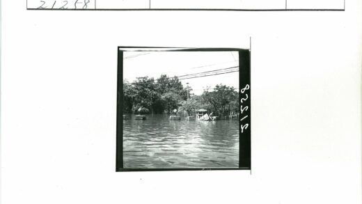 洪水淹没城市街景.jpg