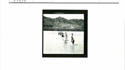 浅水跋涉群山背景.jpg