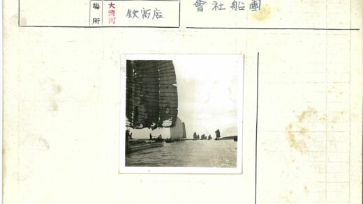 海上帆船队航行全景.jpg