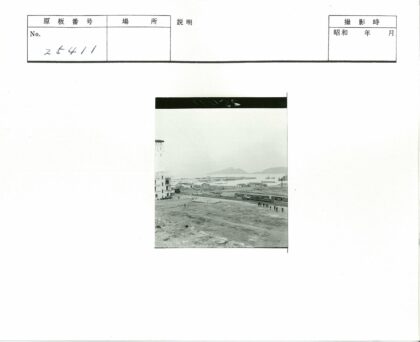 海岸建筑群与船只风光.jpg