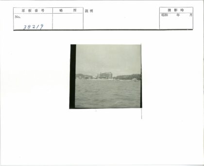 海岸线大楼与丘陵景观.jpg