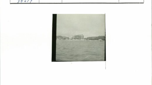 海岸线大楼与丘陵景观.jpg