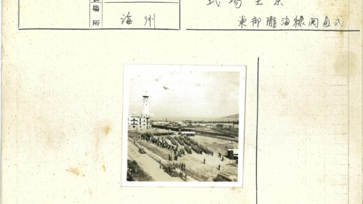 海岸线集会与老式汽车街景.jpg