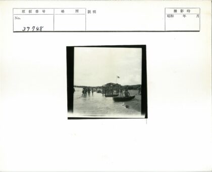 海滨休闲时光与帆船风景.jpg