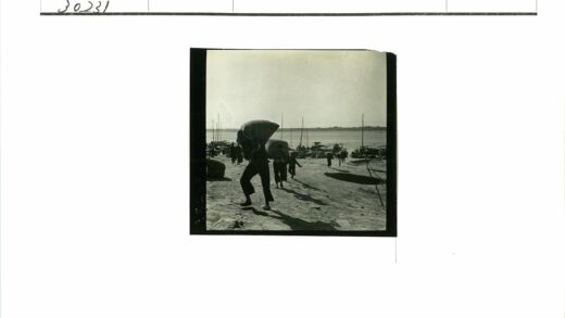 海滨劳工与停泊船只.jpg