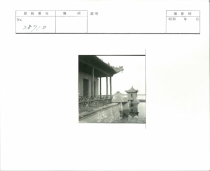海滨古建曲桥倒影.jpg