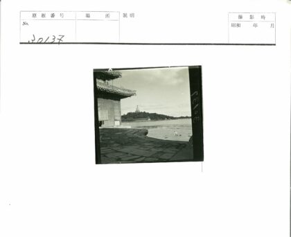 海滨建筑与远山宝塔景色.jpg