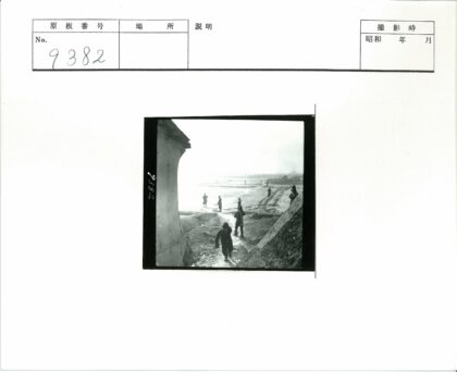 海滨建筑沙路漫步.jpg