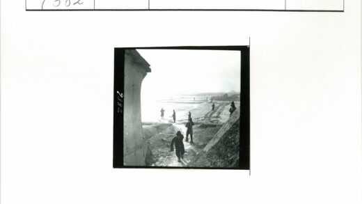 海滨建筑沙路漫步.jpg