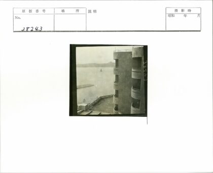 海滨弧形阳台远眺帆船山景.jpg