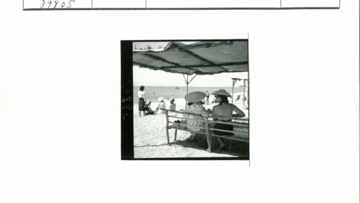 海滨沙滩休闲时光.jpg