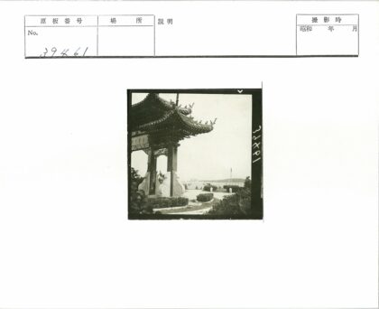 海滨花园大门与远桥景观.jpg