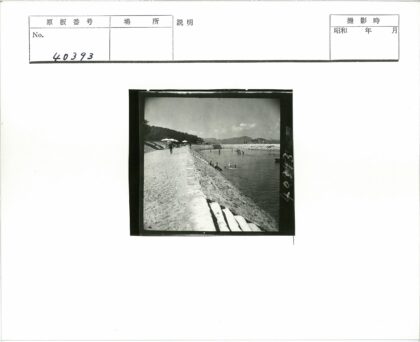 海滨遮阳伞下休闲时光.jpg