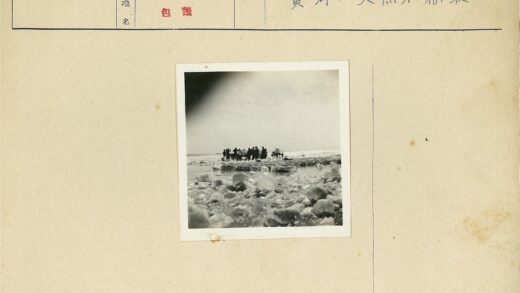 海滩冰块晴空景观.jpg