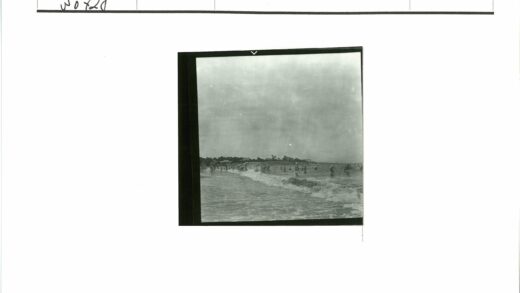 海滩涉水海岸风景.jpg
