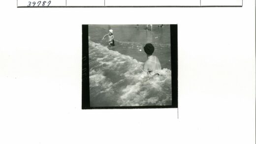 海边亲子时光.jpg